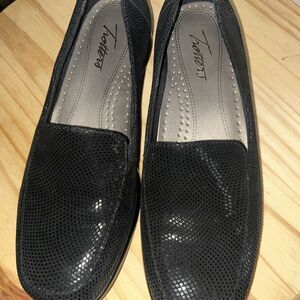 Trotters Women's Deanna Loafer Black Dots size 7M